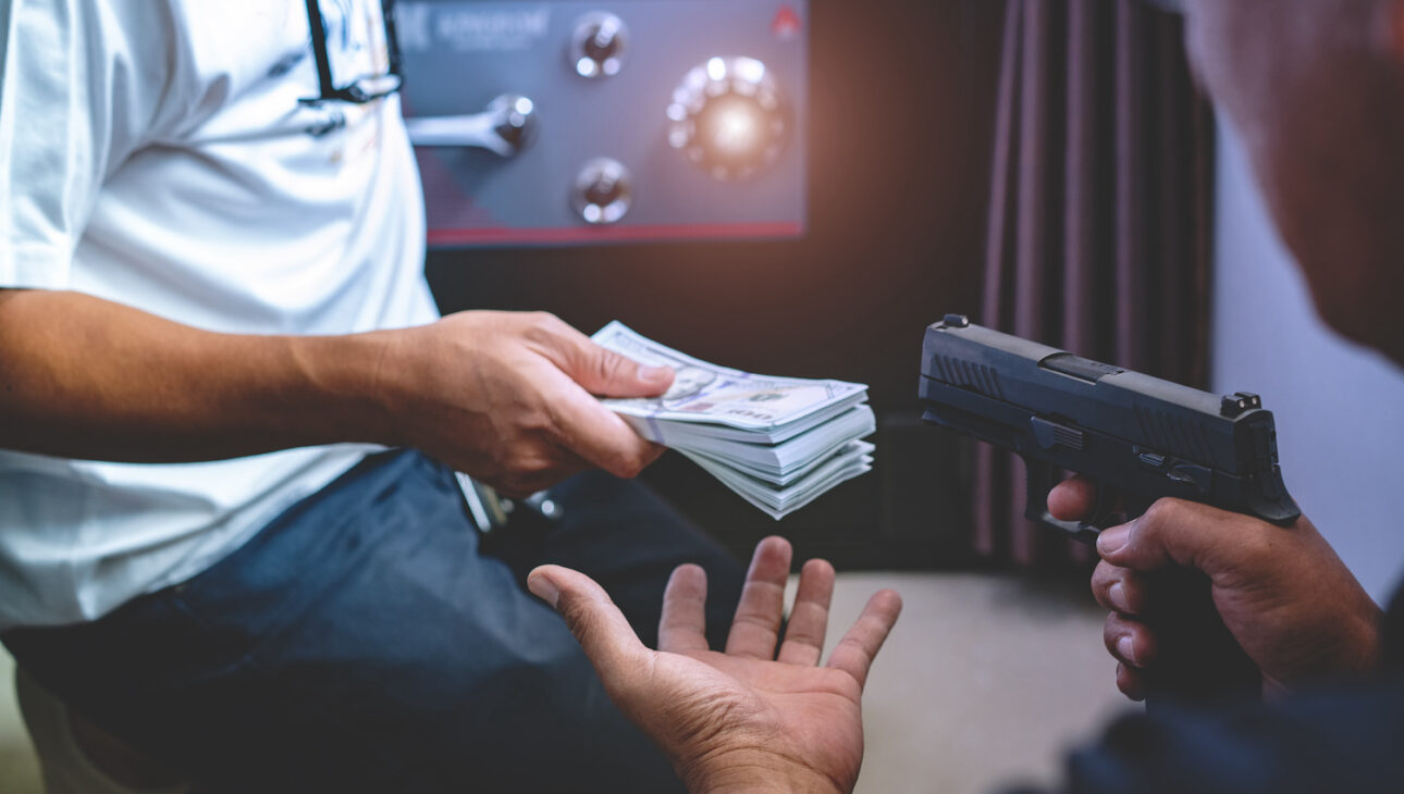 ROBBERY RESPONSE & DEALING WITH AGGRESSIVE CUSTOMERS